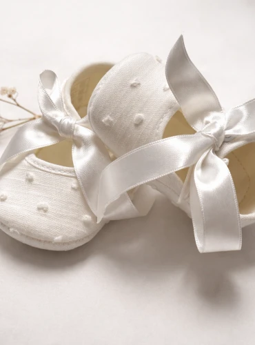 Unisex ecru linen shoe with satin bow