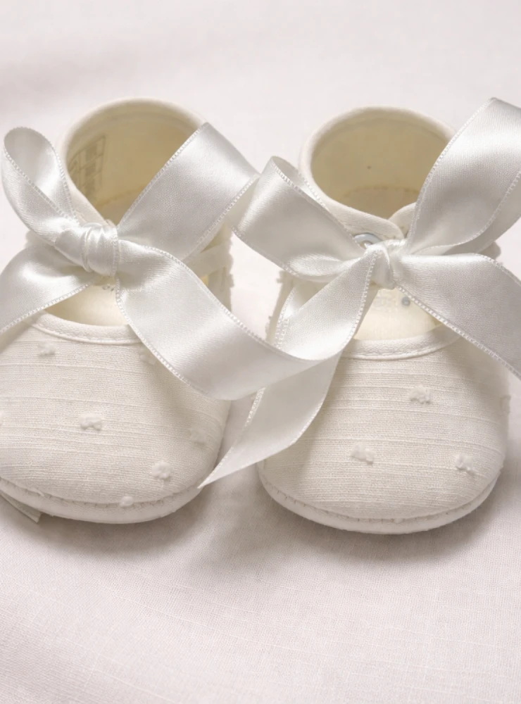 Unisex ecru linen shoe with satin bow