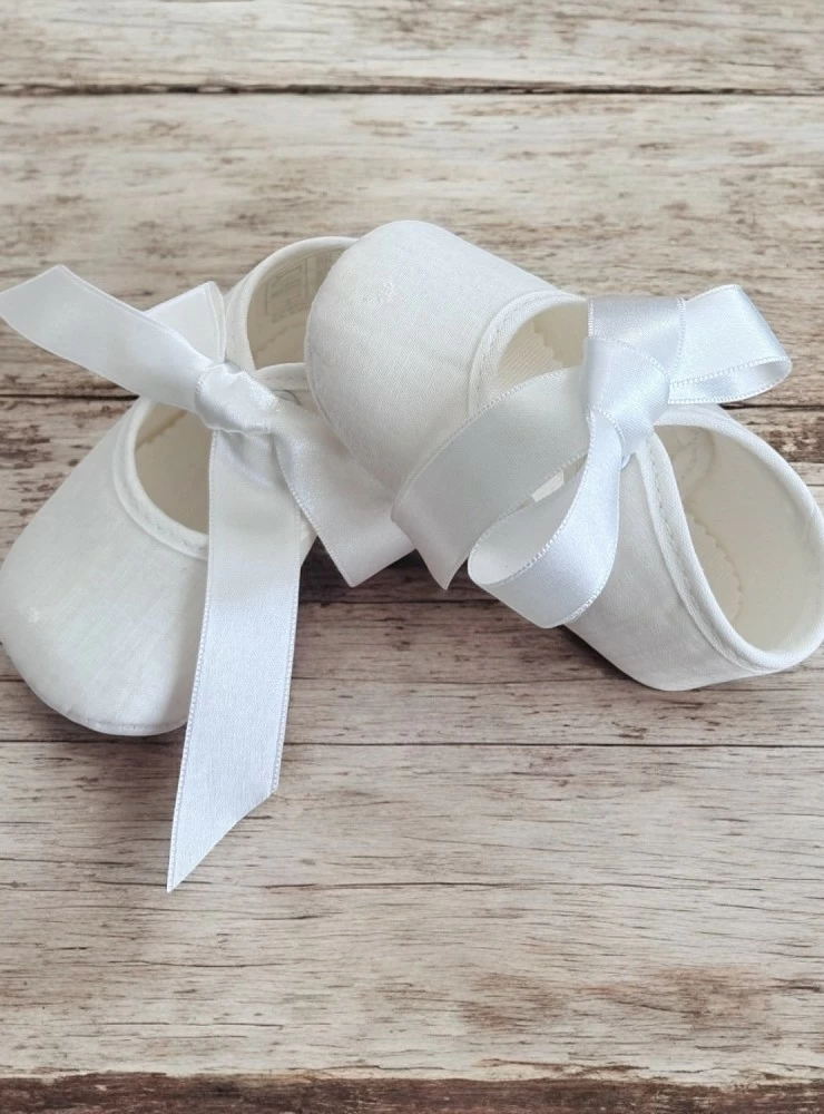 Unisex ecru linen shoe with satin bow