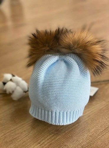 Unisex hat with two natural fur pompoms