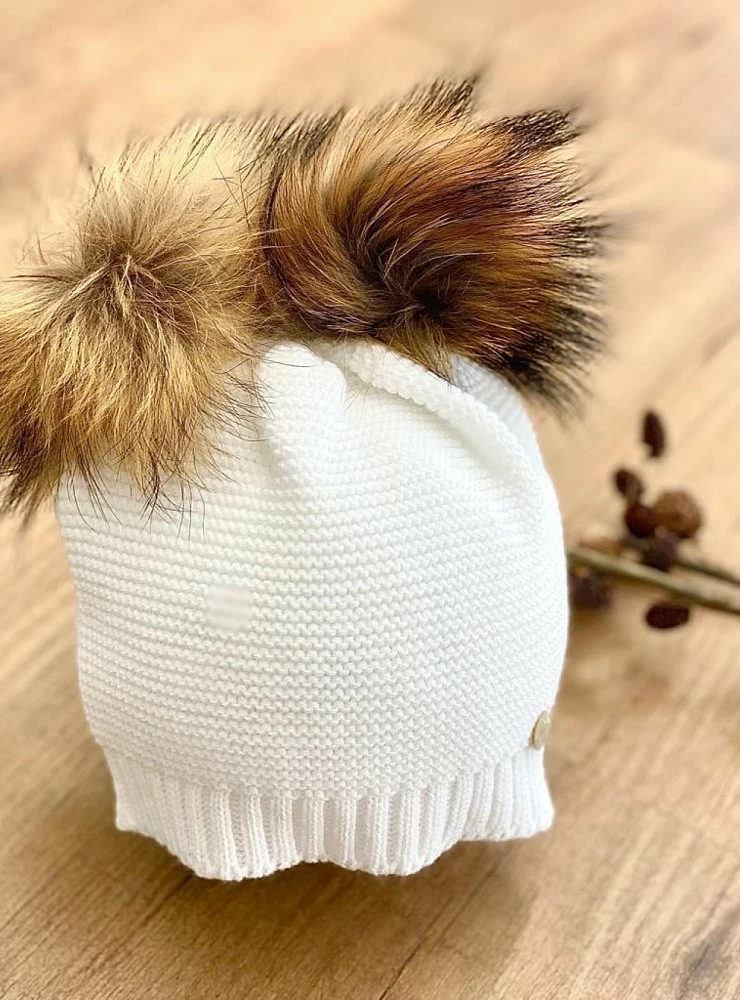 Unisex hat with two natural fur pompoms