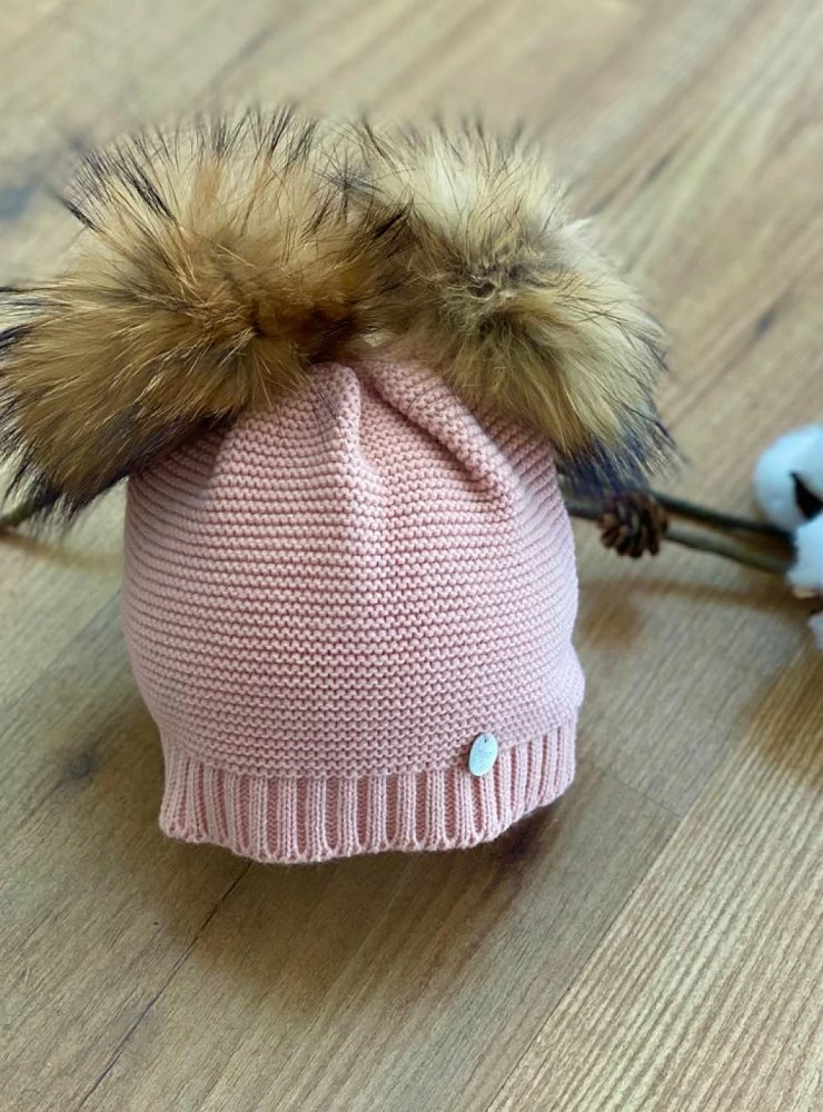 Unisex hat with two natural fur pompoms