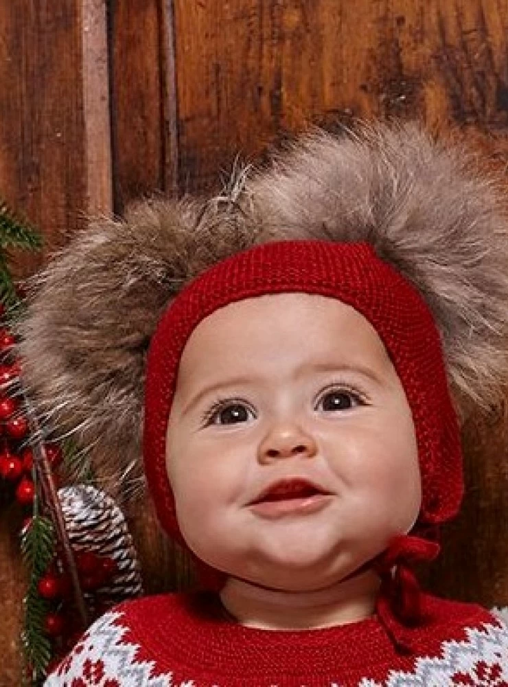 Unisex knit hat with two pompoms