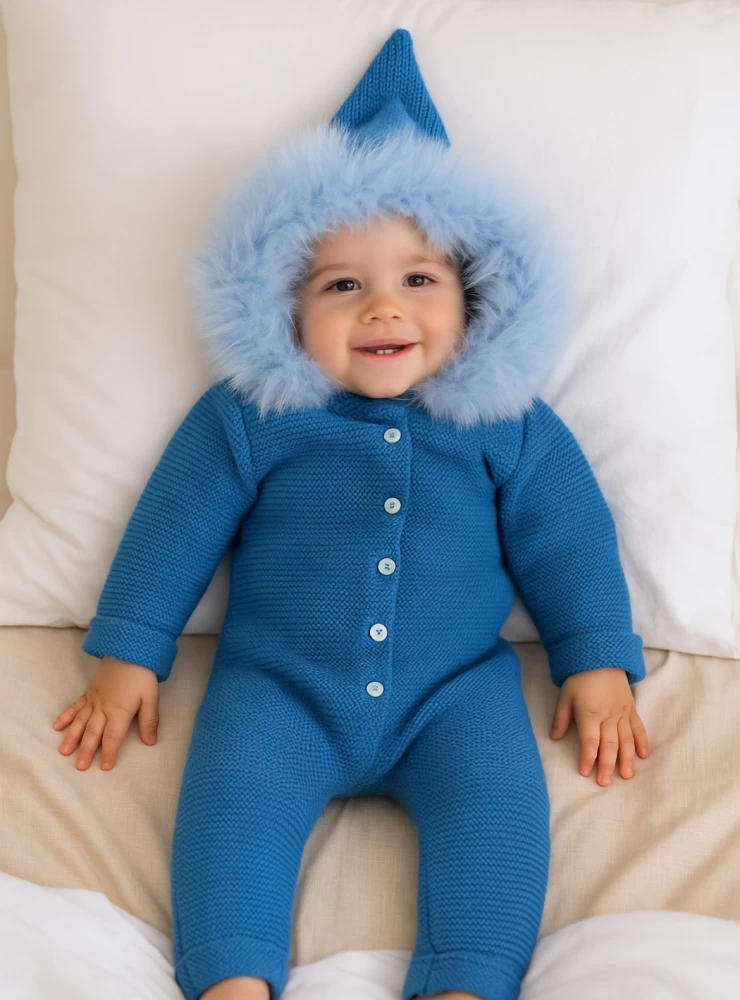 Unisex knit jumper with fur hood