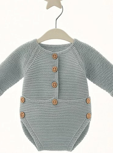 Unisex knitted romper with wooden buttons