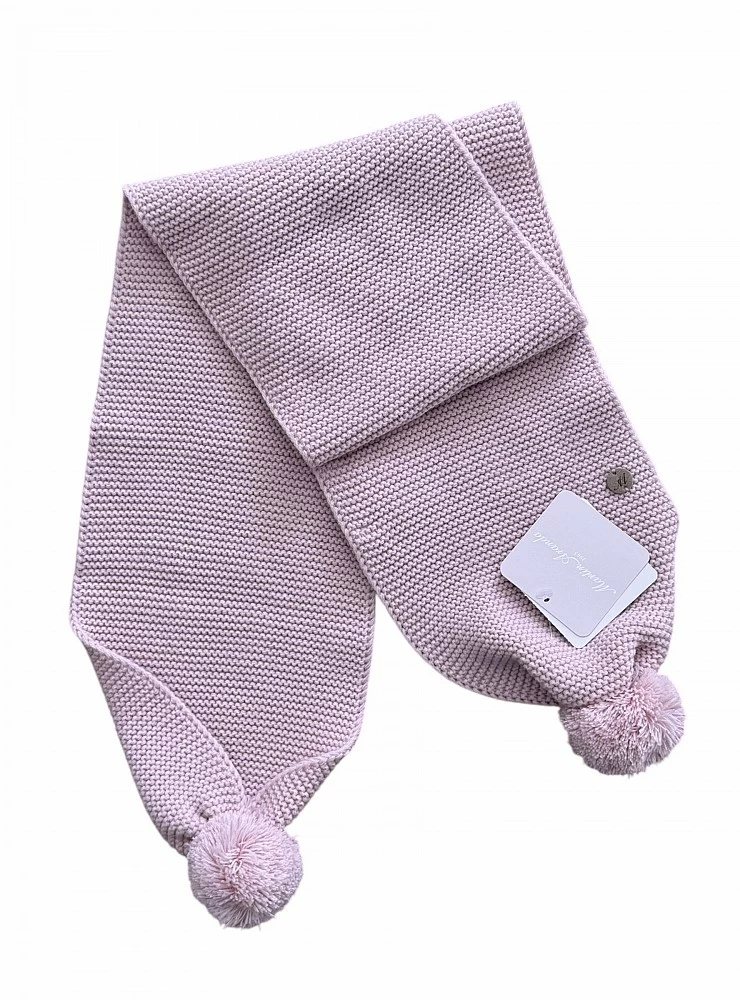 Unisex knitted scarf with tassels
