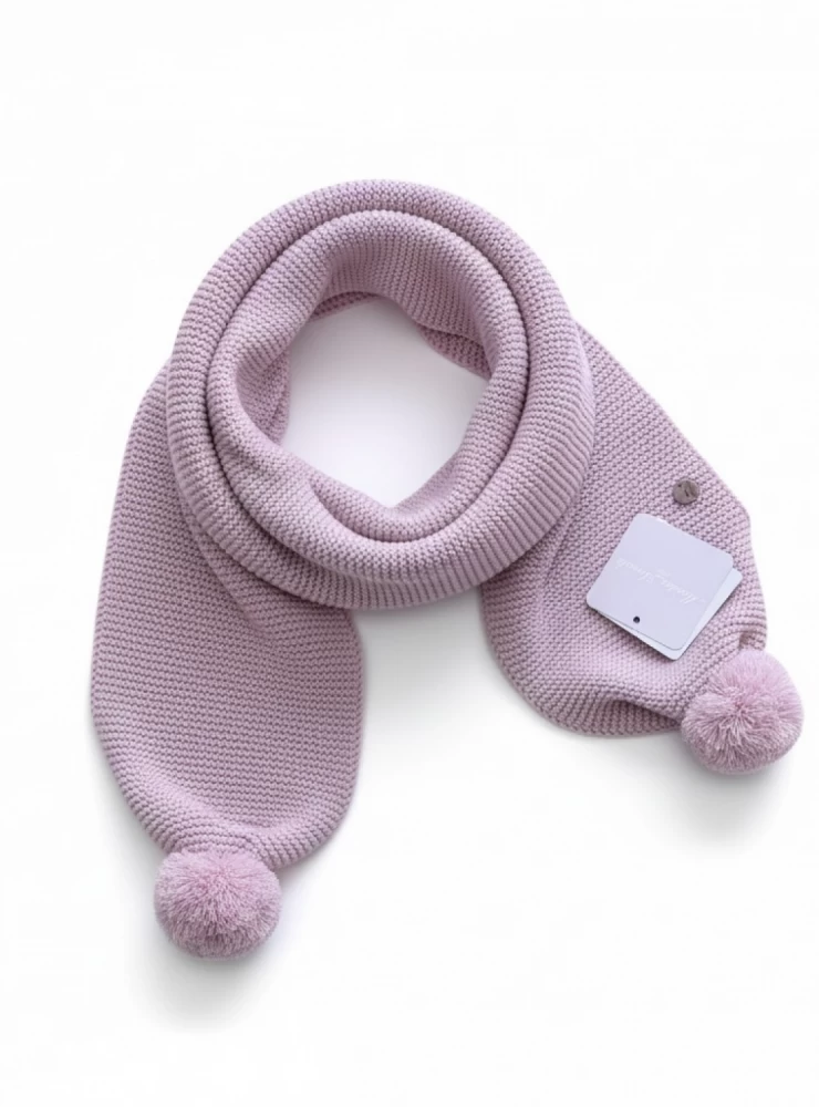 Unisex knitted scarf with tassels