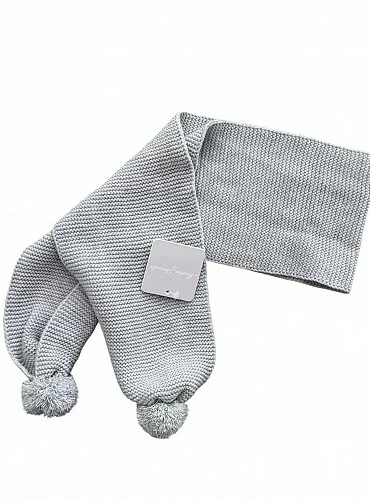 Unisex knitted scarf with tassels