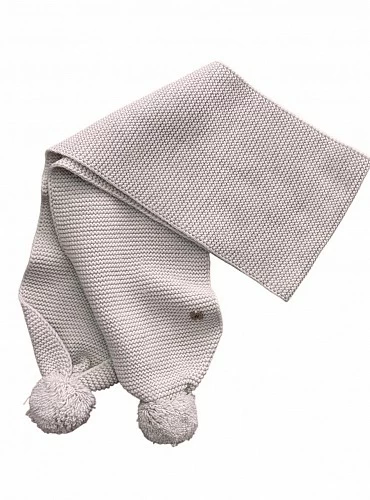 Unisex knitted scarf with tassels