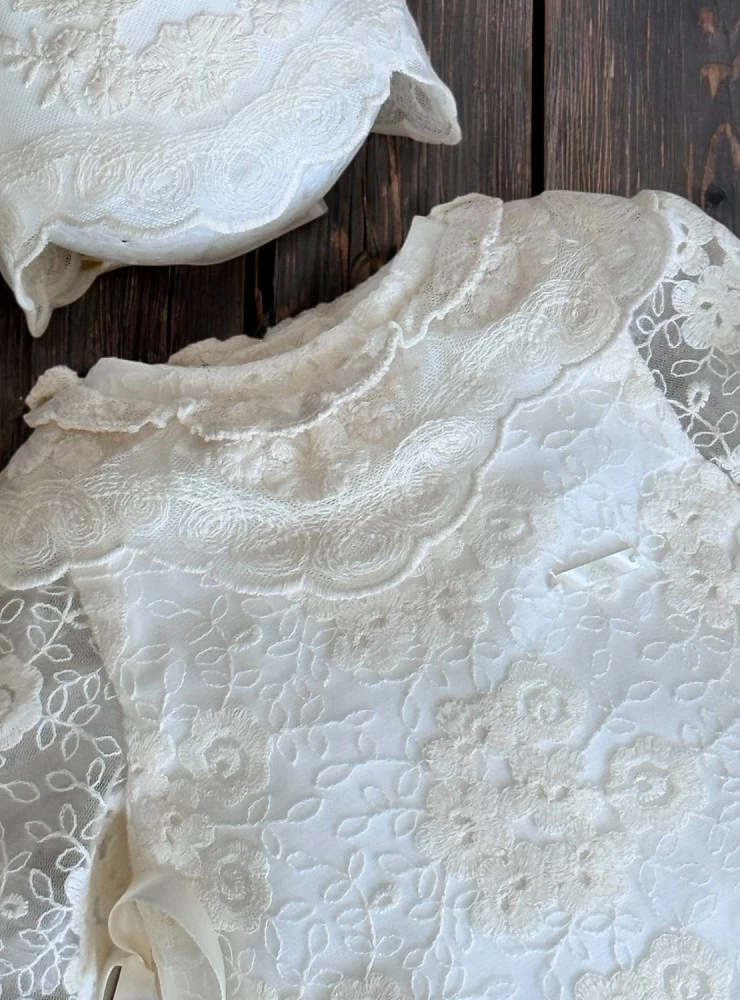 Unisex romper and bonnet set, lace collection