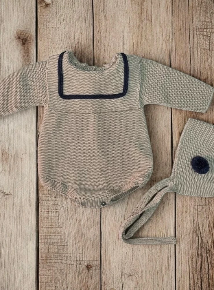 Unisex romper and hat set in two colors