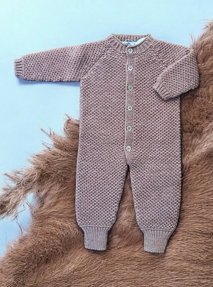 Unisex romper in rice stitch from the Mistral collection
