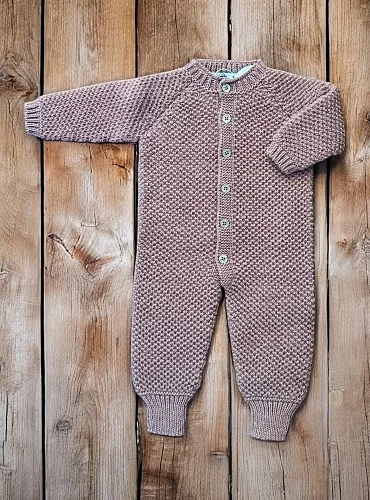 Unisex romper in rice stitch from the Mistral collection