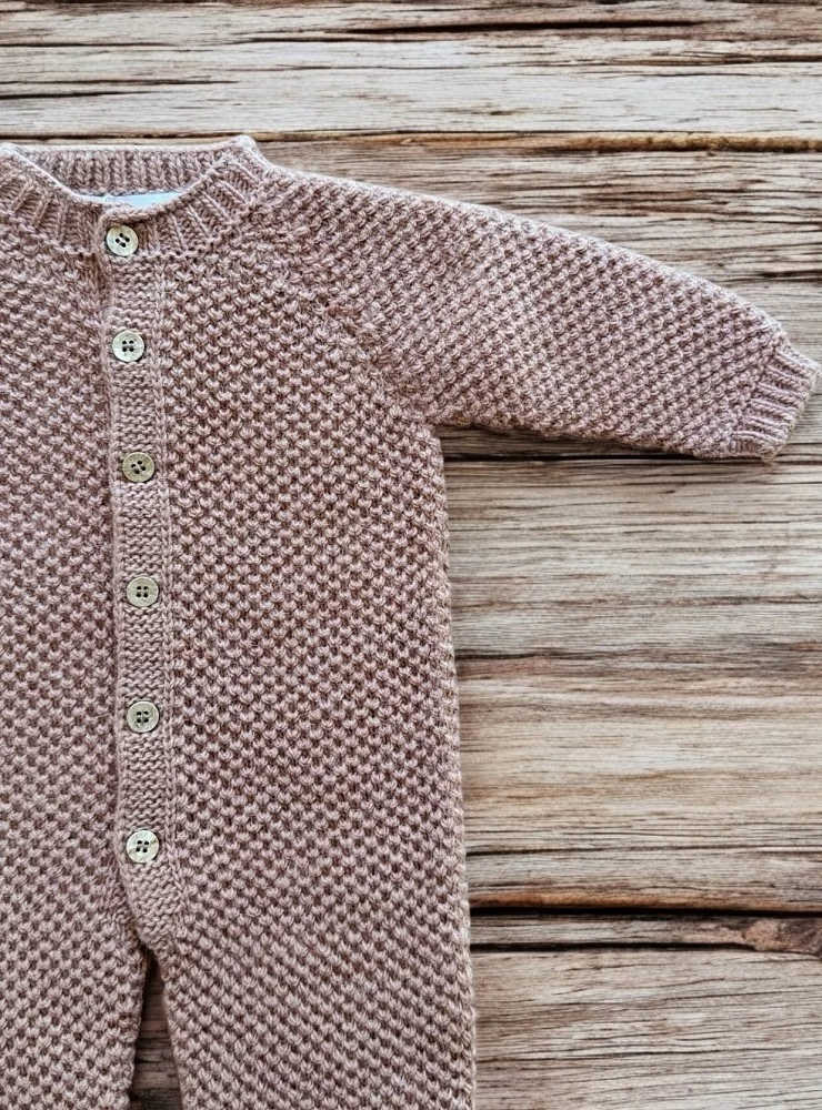 Unisex romper in rice stitch from the Mistral collection