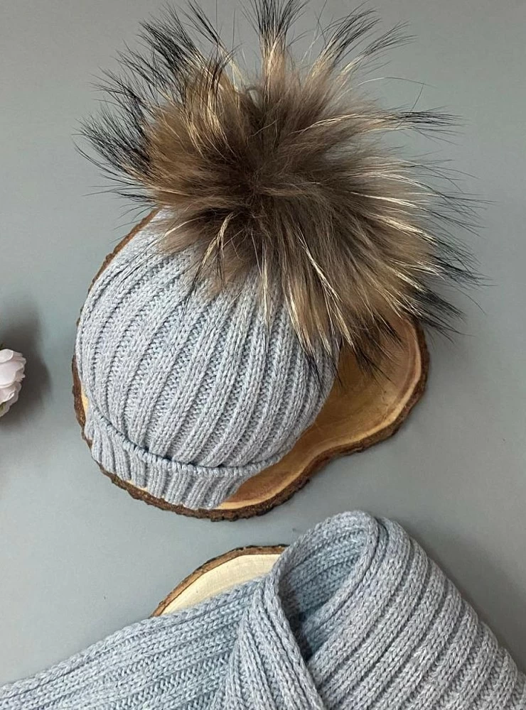 Unisex set of Hat with Pompom and scarf.