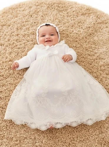 Unisex skirt and bonnet set. Off-white.