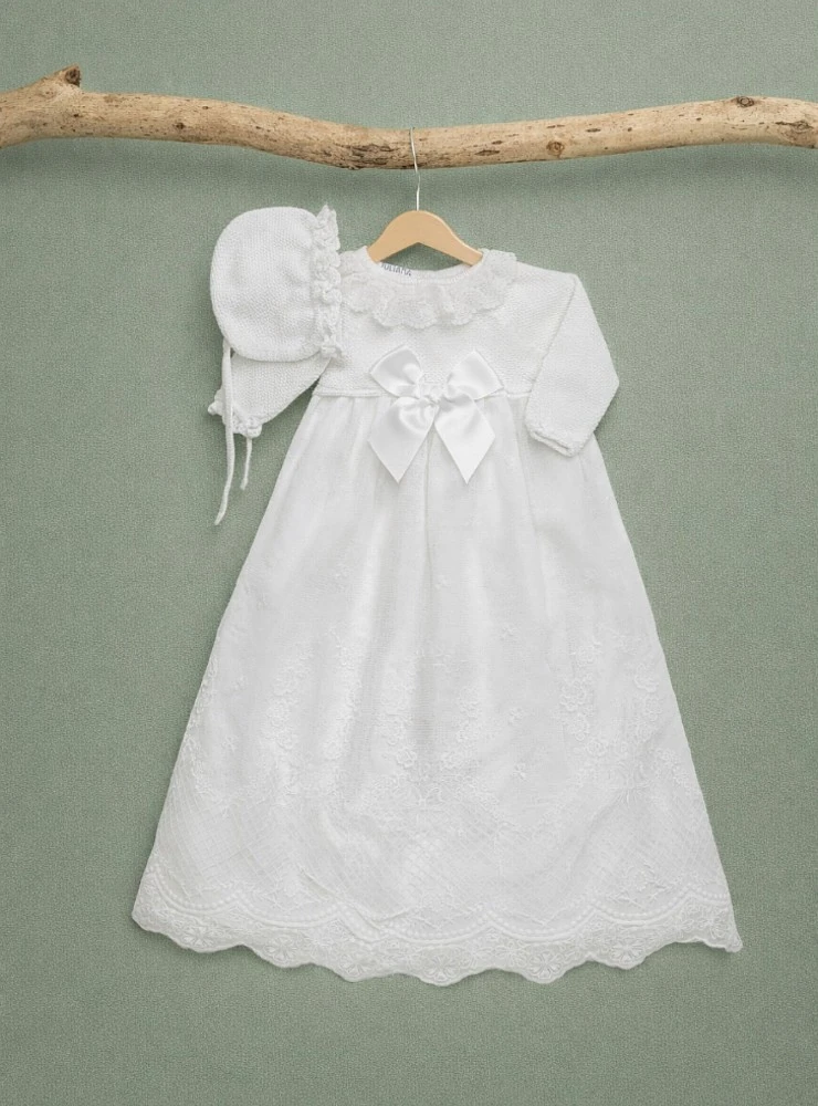 Unisex skirt and bonnet set. Off-white.