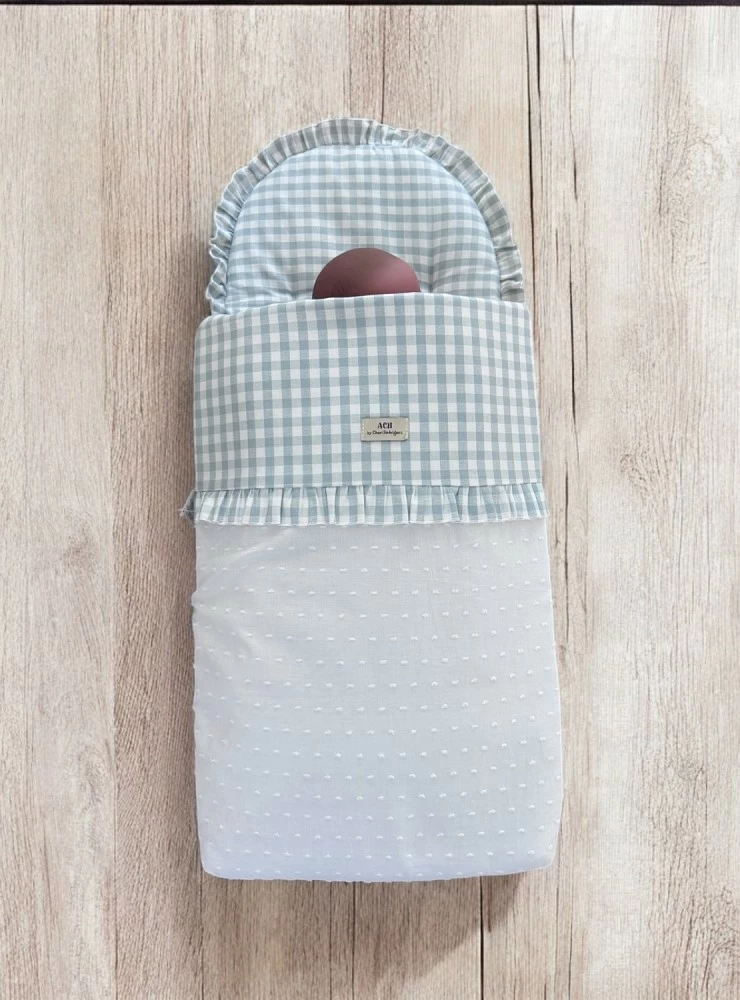 Universal carrycot bag in white plumeti with green gingham