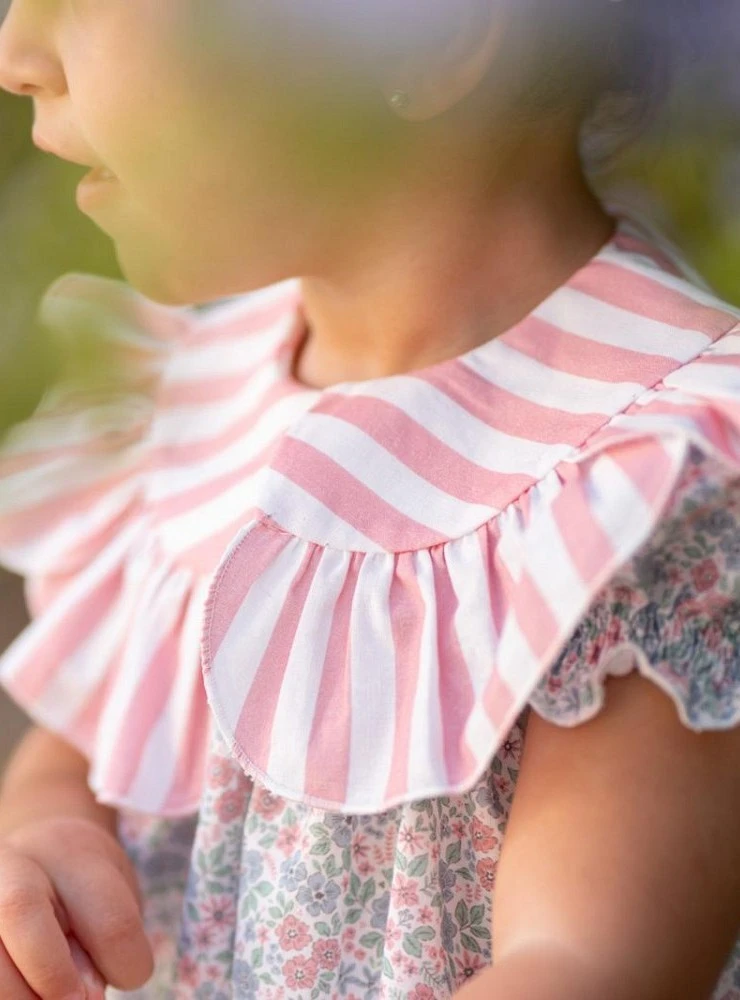 Vestido con cuellos liberty fresa