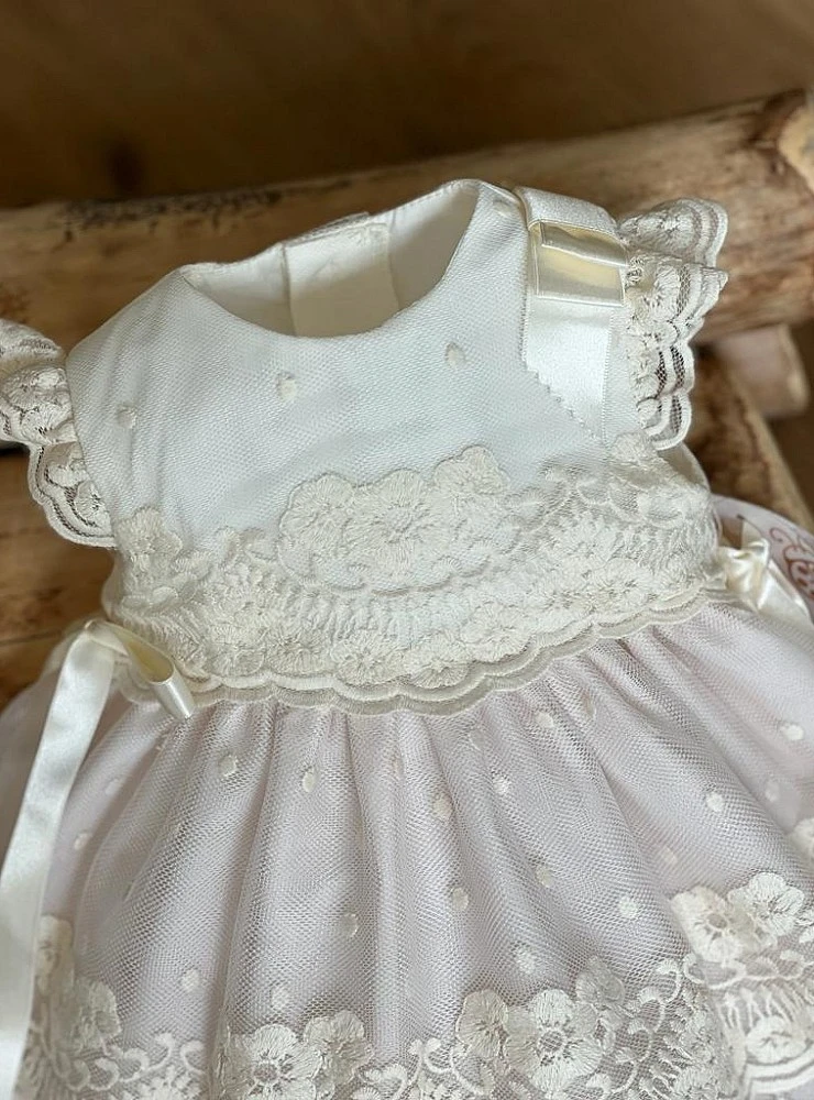Vestido de ceremonia para bebé con braga y capota de tul