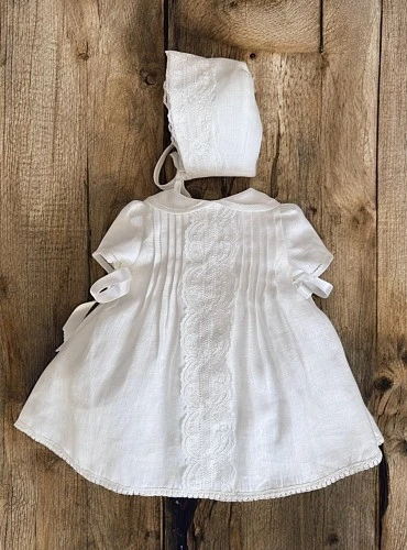 Vestido de ceremonia para bebé con capota de lino natural · Colección Luca Vestido de ceremonia para bebé con capota de lino natural · Colección Luca
