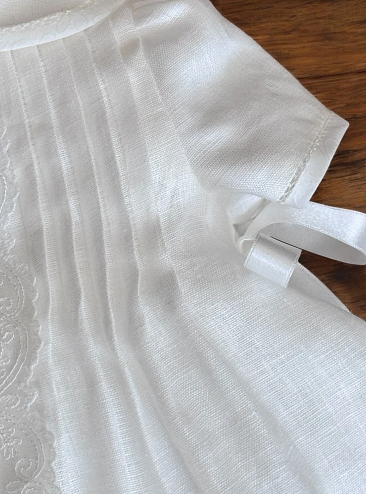 Vestido de ceremonia para bebé con capota de lino natural · Colección Luca