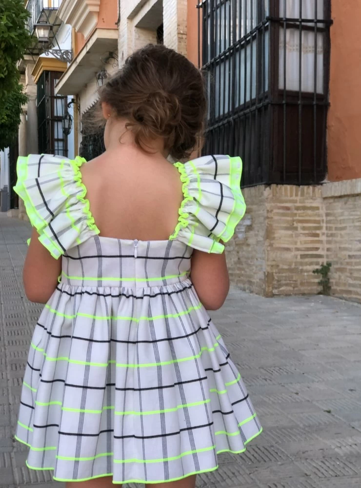 Vestido de la Peppa cuadros negro y fl or Lacasitadeblanca.es