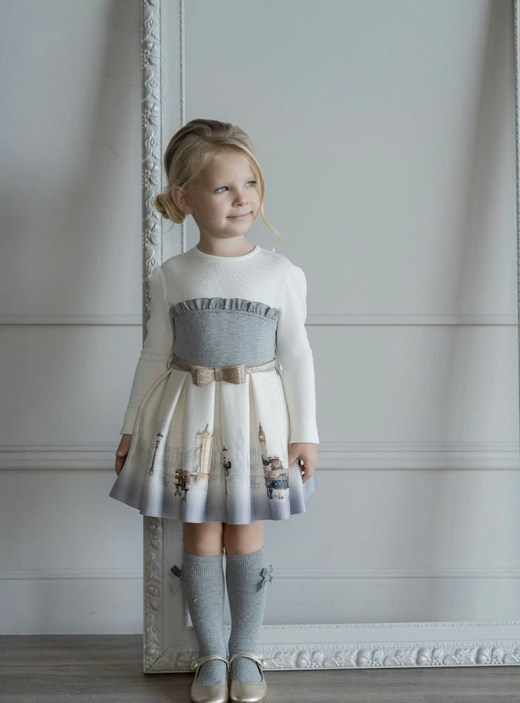 Vestido en tonos beige y gris colección London