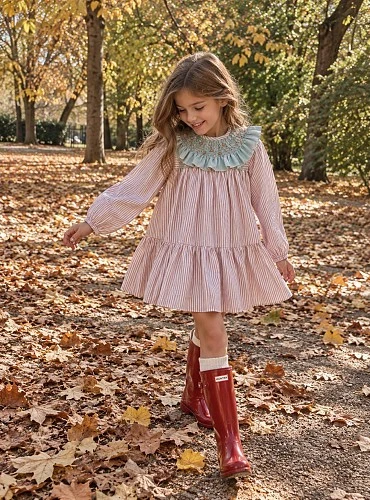 Vestido Niña de Rayas Rosa con Cuello Bordado Colección Mango by Copo