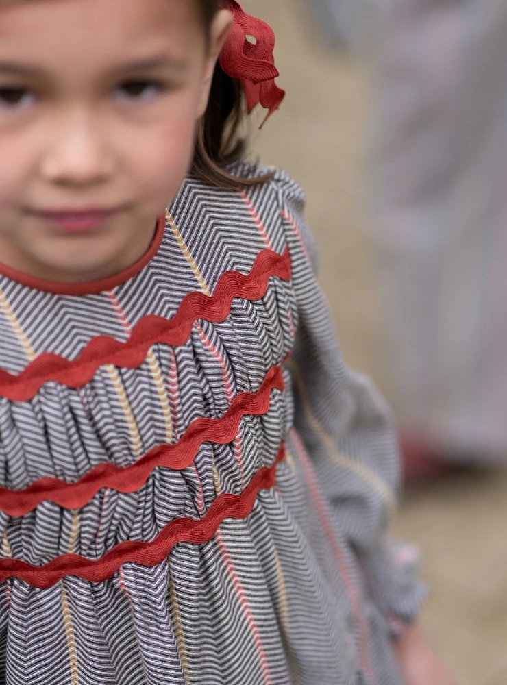 Vestido para niña colección Nuez de cuadros espiga con detalles teja