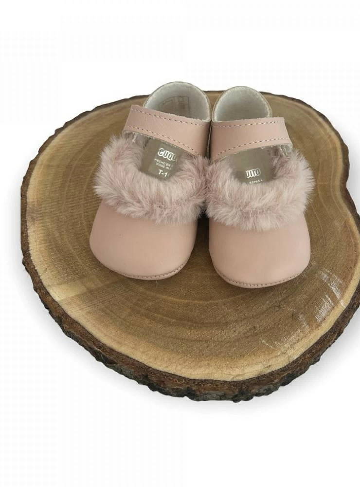 Zapatito para niña en dos colores. Rosa o beige con pelo.