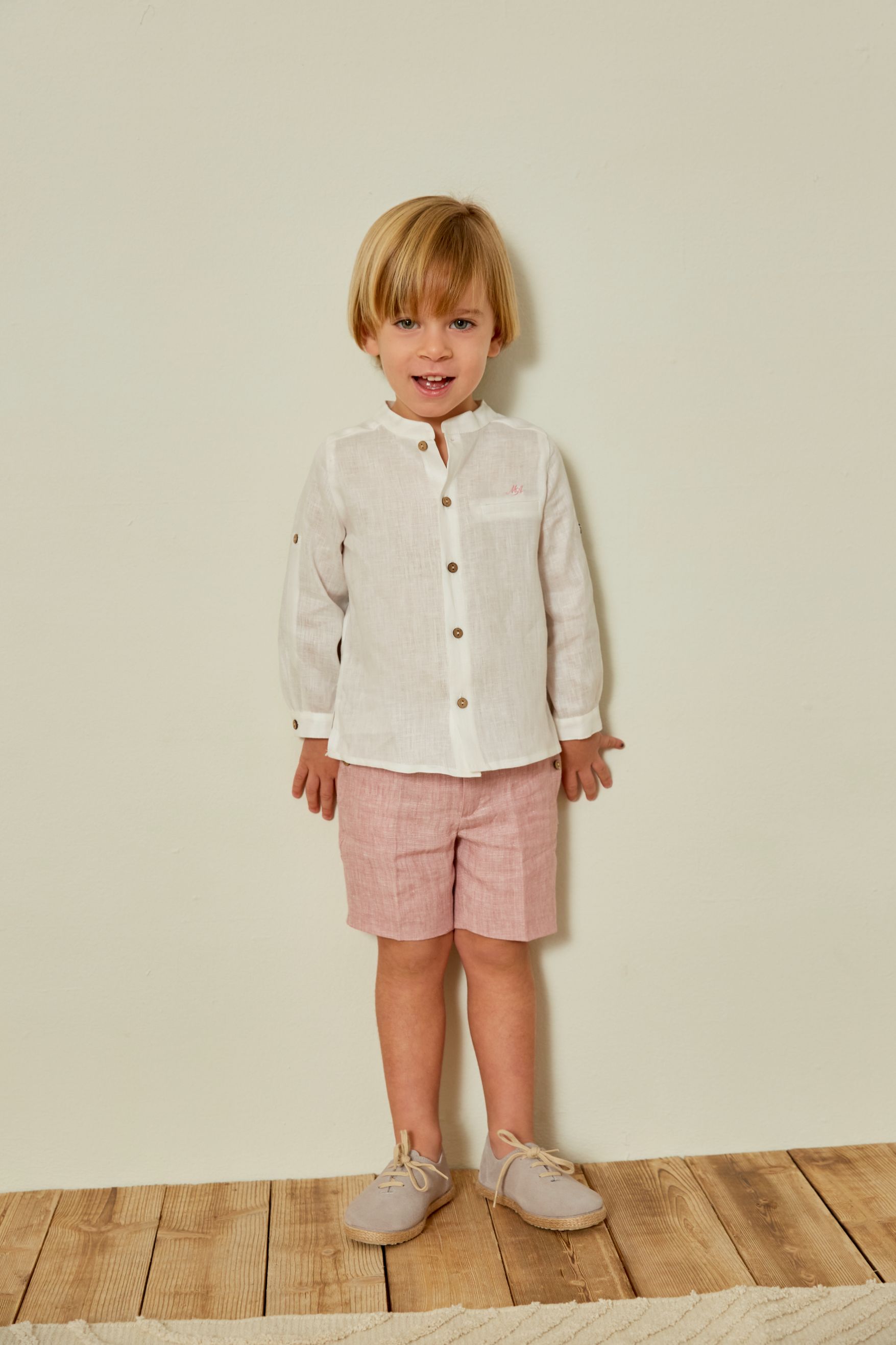 Conjunto para niño camisa y pantalón beige con Rosa empolvado