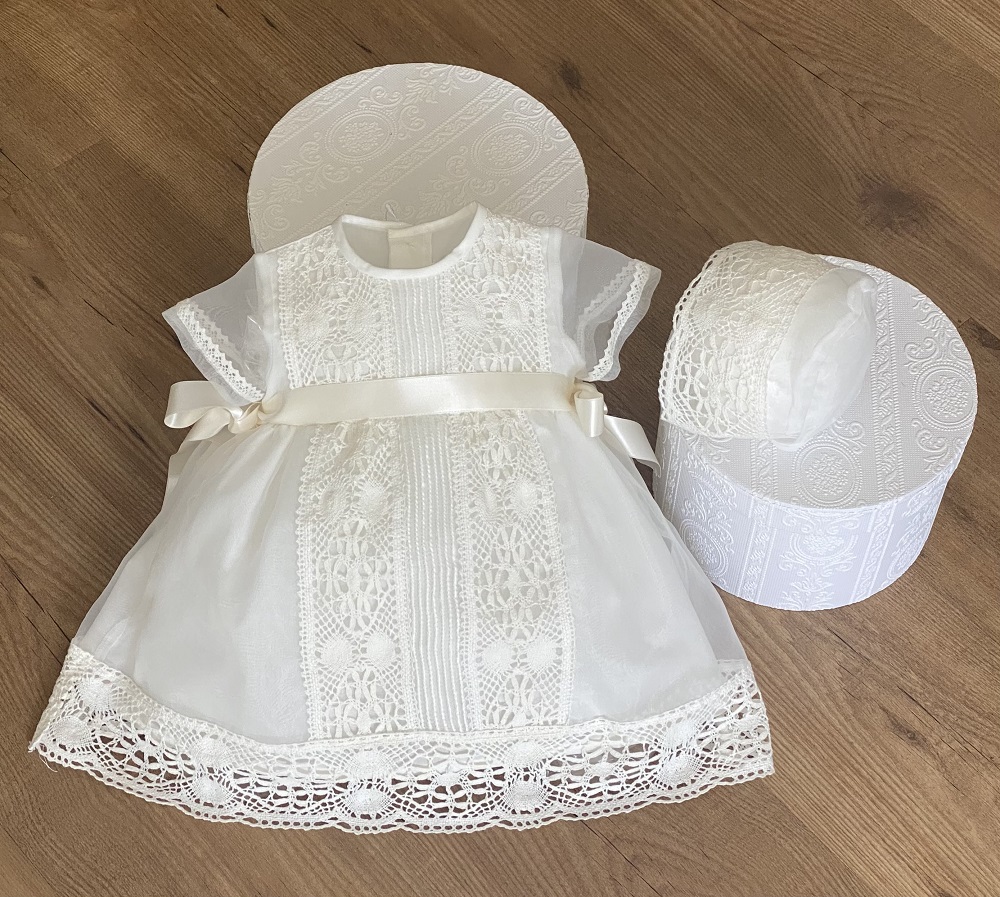 Conjunto vestido capota de bautizo. Tallas 3-6-9-12 meses | Lacasitadeblanca.es