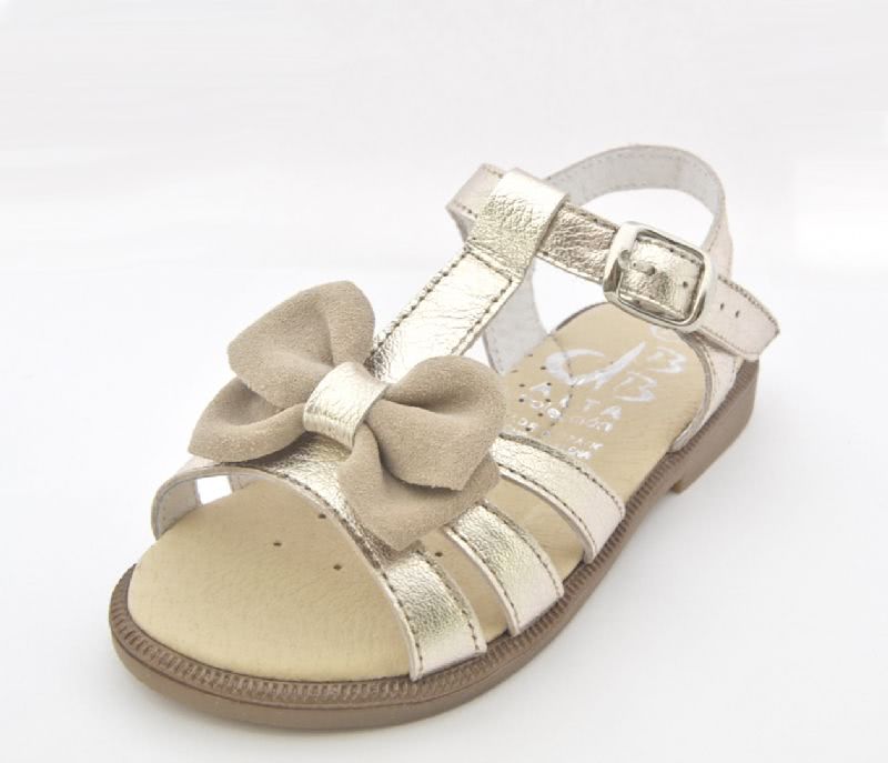 Sandalia de niña con tiras color oro 24-25-26